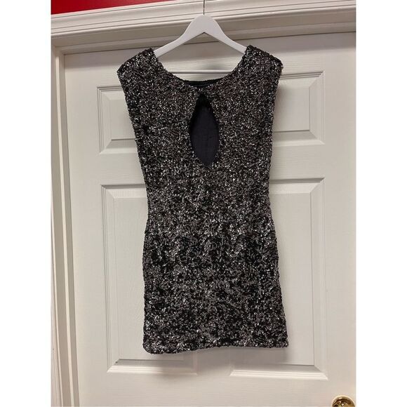 Alice + Olivia Gunmetal Sequin Keyhole Back Mini Part Dress sz 8 EUC - Picture 4 of 9